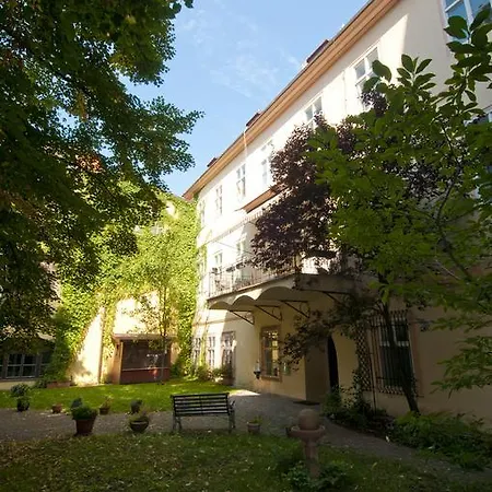 Husova Apartment *