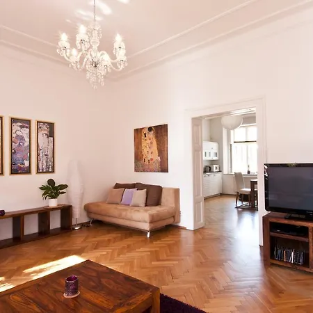 Husova Apartment *